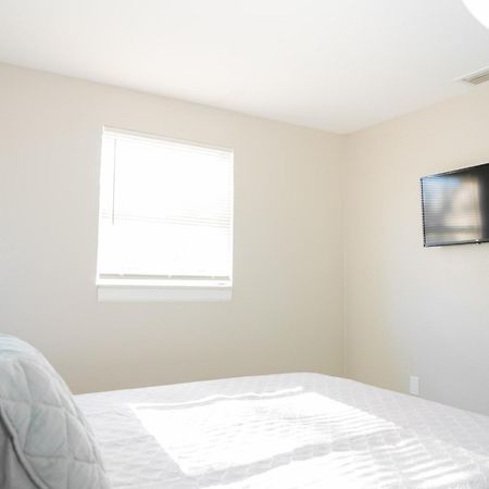 טאמפה University Serenity Suites מראה חיצוני תמונה