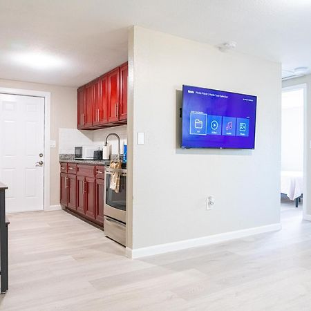 טאמפה University Serenity Suites מראה חיצוני תמונה