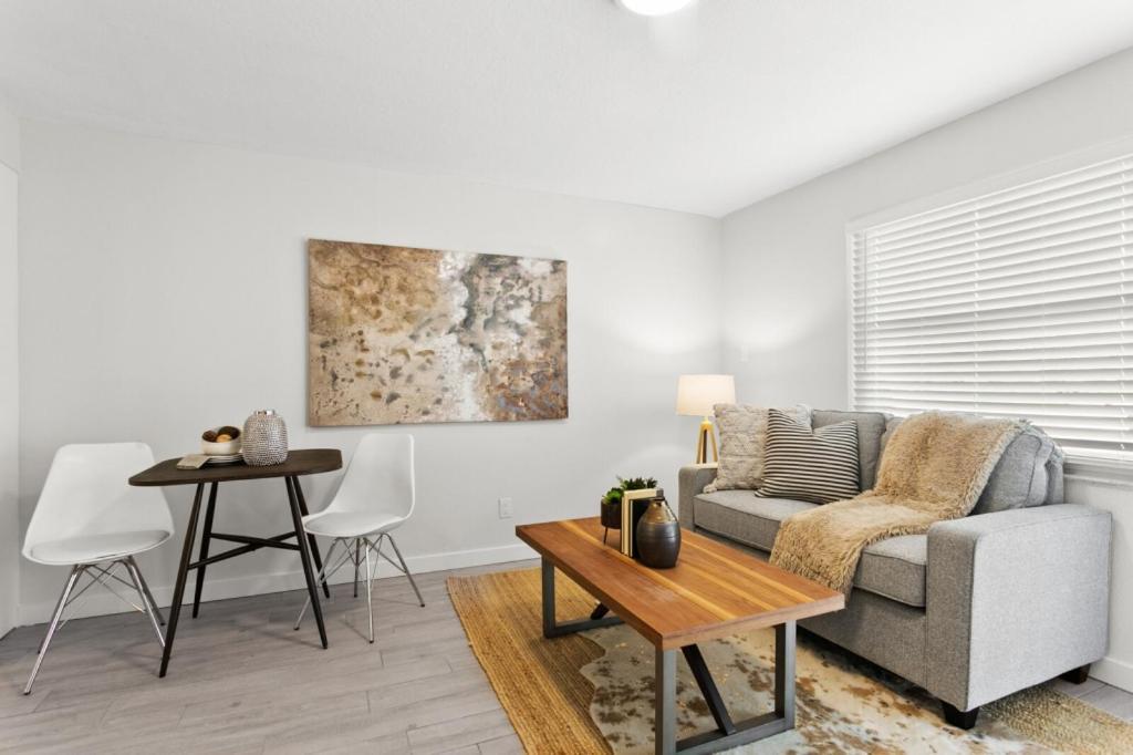 טאמפה University Serenity Suites מראה חיצוני תמונה