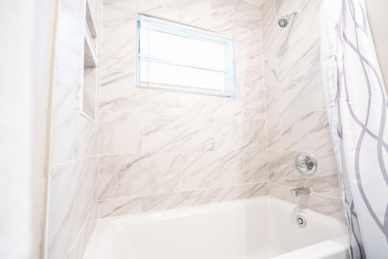 טאמפה University Serenity Suites מראה חיצוני תמונה
